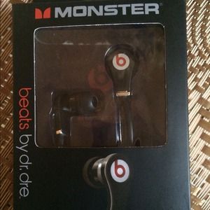 Beats by Dre earphone