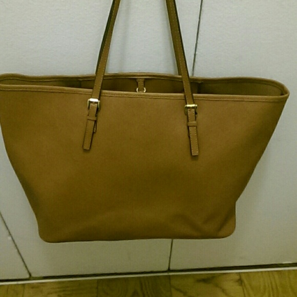 Authentic Michael Kors Jet Set Travel Bag - Picture 2 of 4