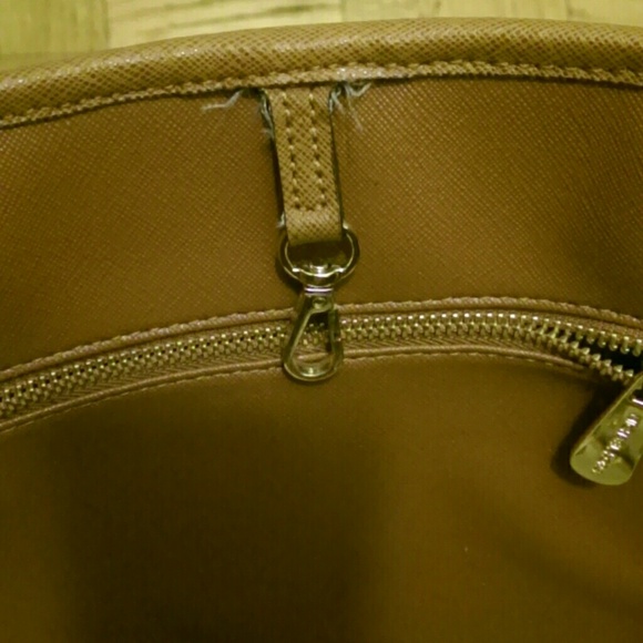 Authentic Michael Kors Jet Set Travel Bag - Picture 3 of 4