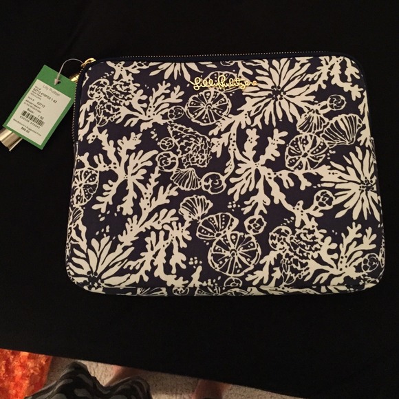 Lilly Pulitzer tech clutch