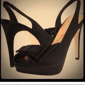 FINAL PRICE Pour la Victoire satin bow sling back