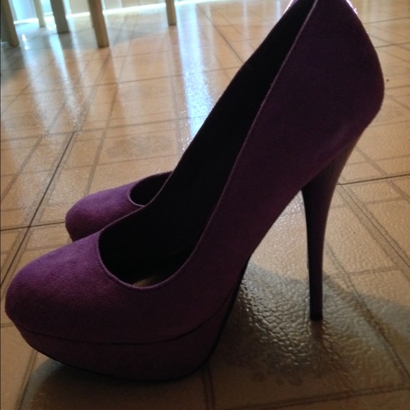 SALE!!πPurple suede high heels - sooooo sexy!! - Picture 2 of 3