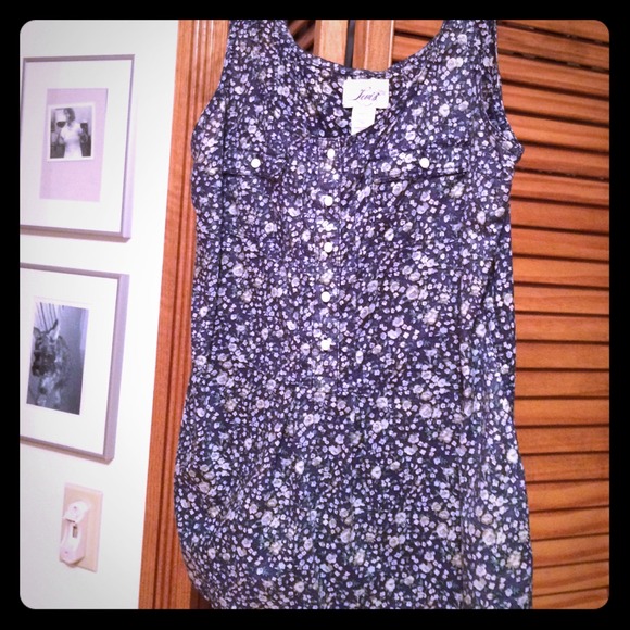 Levi's tank.