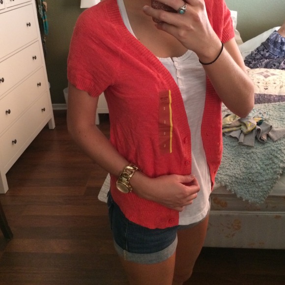 🚫SOLD🚫Coral short sleeved cardigan