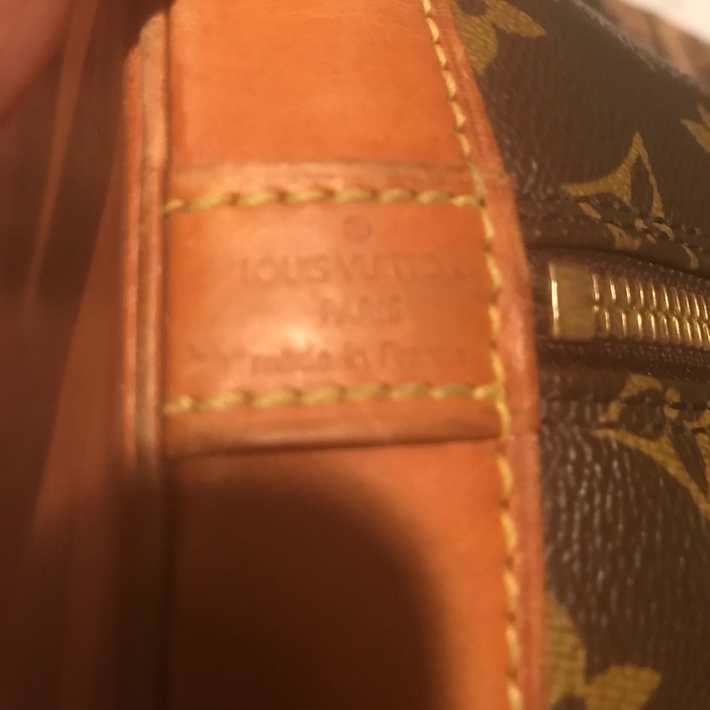 Authentic Lv alma, very good condition.