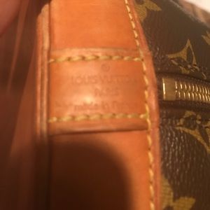 Authentic Lv alma, very good condition.