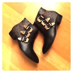 Must Have !!! Forever21 black booties