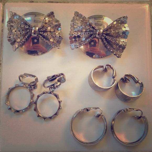 Vintage Jewelry - Vintage Silver Tone Clip Earrings.