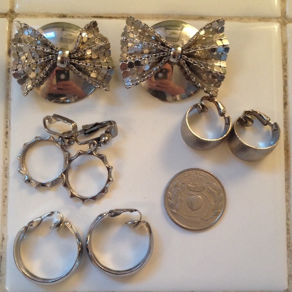 Vintage Silver Tone Clip Earrings. - Picture 2 of 4