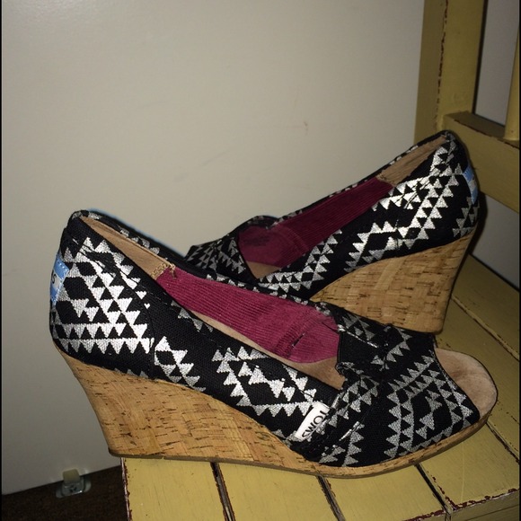 Toms wedge shoe