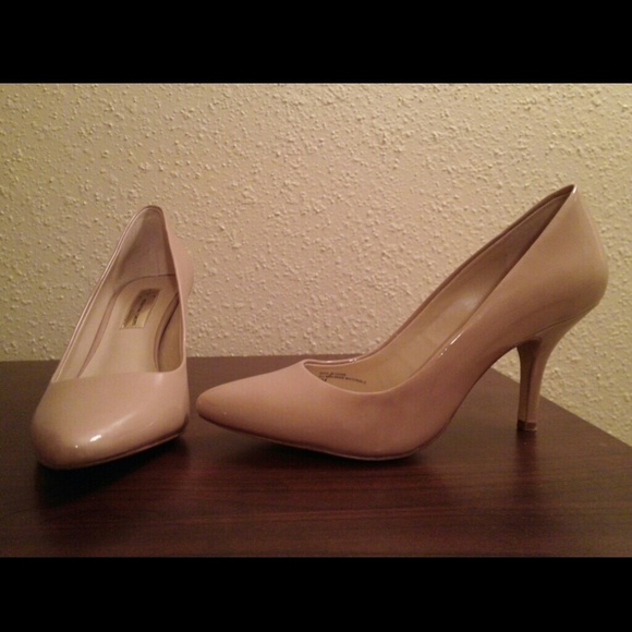 Nude Pumps, size 7