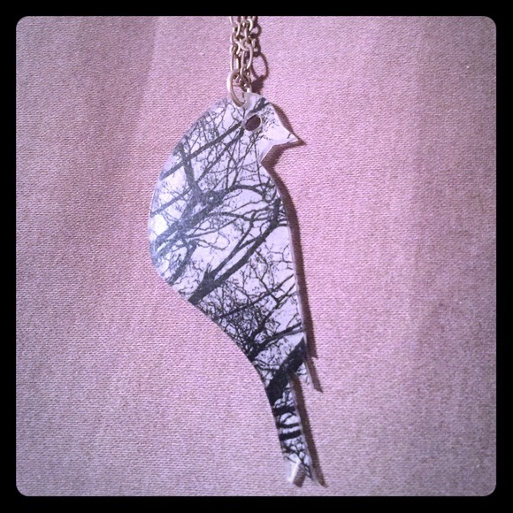 Black and white bird necklace