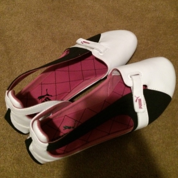 Puma flats