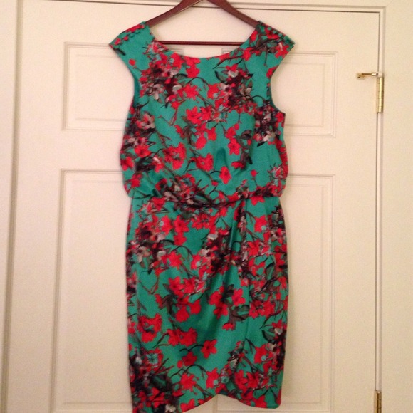 Beautiful Jessica Simpson dress 👗REDUCED🎀