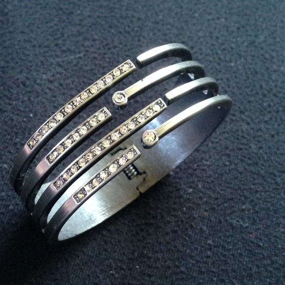 Jewelry - Jewelry bracelets