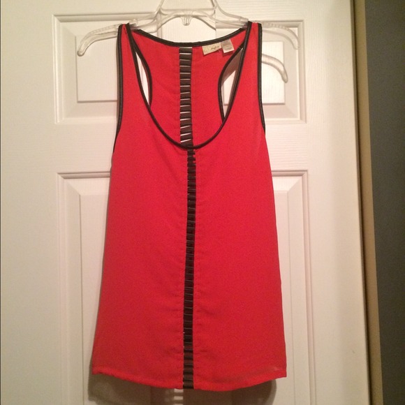 Daytrip tank top with faux leather trim - Picture 2 of 4