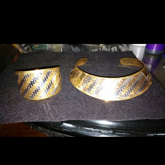 Egyptian choker and bracelet in gold and silver.