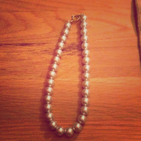 Grey pearl necklace