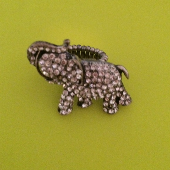 Elephant bedazzled ring!🐘💍💎 - Picture 1 of 3