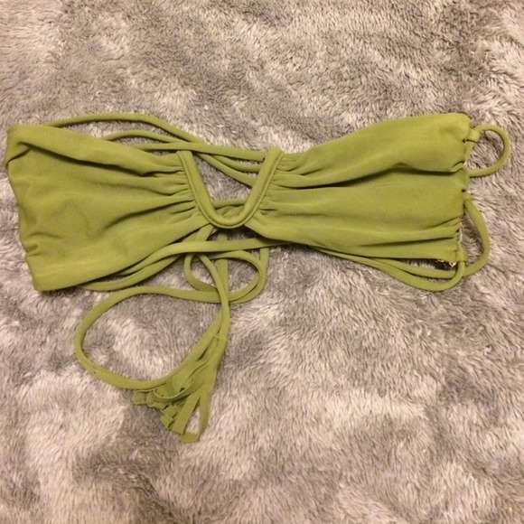 Acacia Batu Top in Kiwi