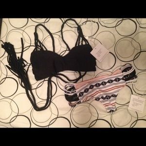 Storm Samoa top in Medium❗️SOLD❗️