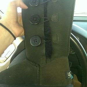 TRADED.....Brand new with box triple Bailey uggs