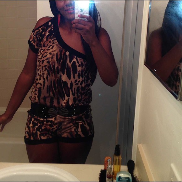 Cheetah romper - Picture 2 of 2