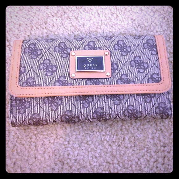 Guess Clutches & Wallets - Guess wallet
