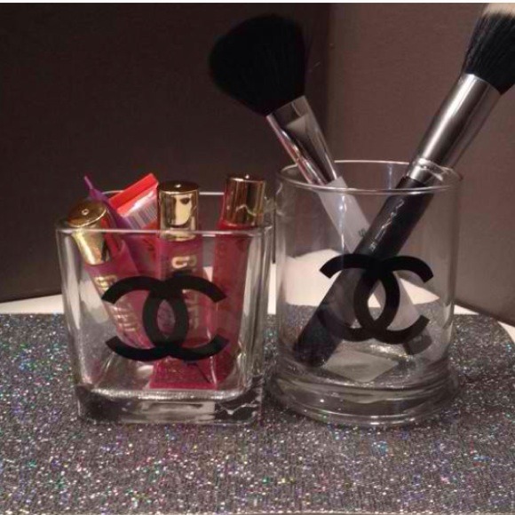 2 brush holders