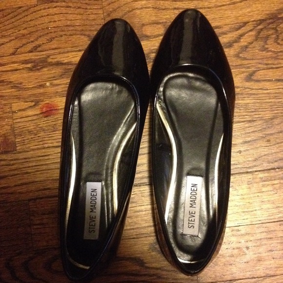 Steve Madden black flats