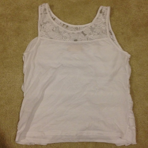 Cute Laced & Ruffled Top - Picture 2 of 2