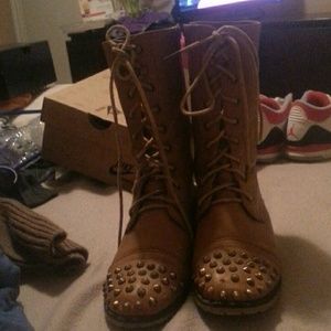 Combat boots