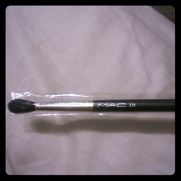🎉TRADED! 🎉Mac 224 tapered blending brush