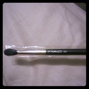 🎉TRADED! 🎉Mac 224 tapered blending brush