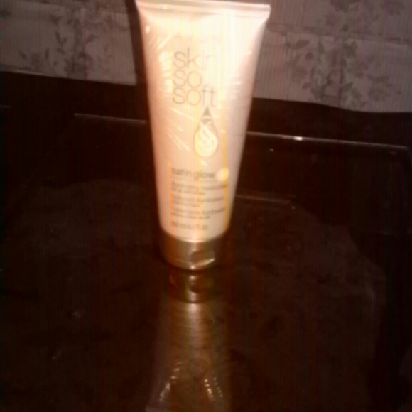 Satin glow body tan