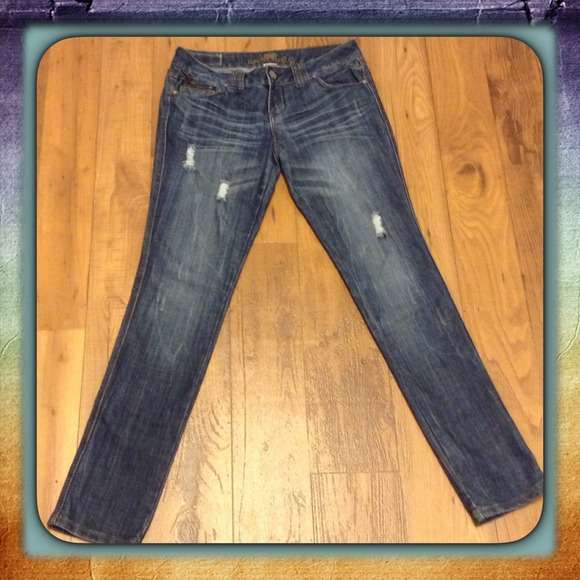 🎉🎉PRICE DROP🎊🎊...ALMOST FAMOUS JEANS