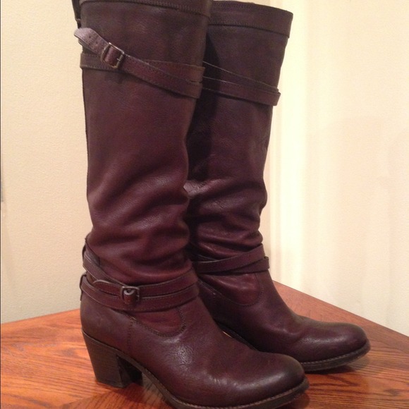 Frye Jane strappy. Dark brown leather 8.5