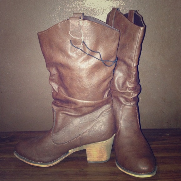 Charles Albert Boots - 🎀 NWOT! Brown Western Style Boots!🎀