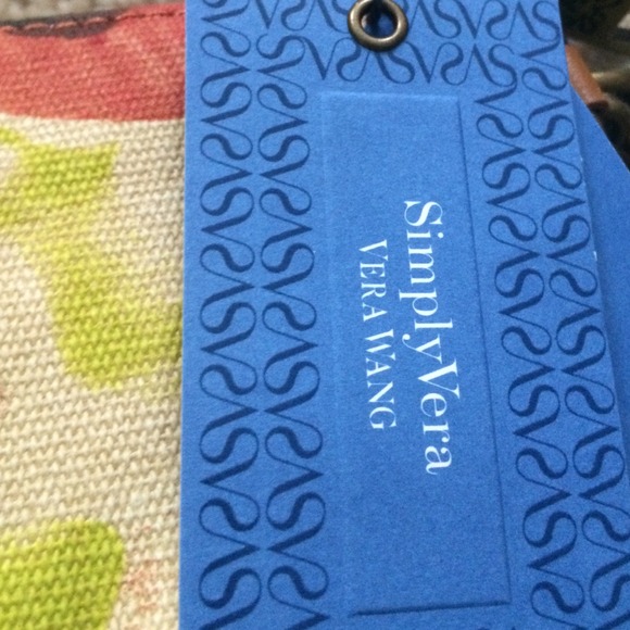 Vera Wang wristlet. - Picture 2 of 4