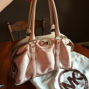 Ivory leather Michael Kors handbag.