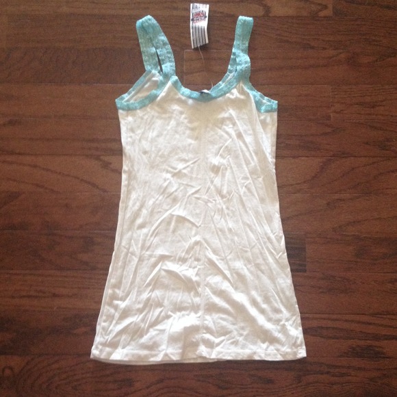 Scanty top - Picture 2 of 2