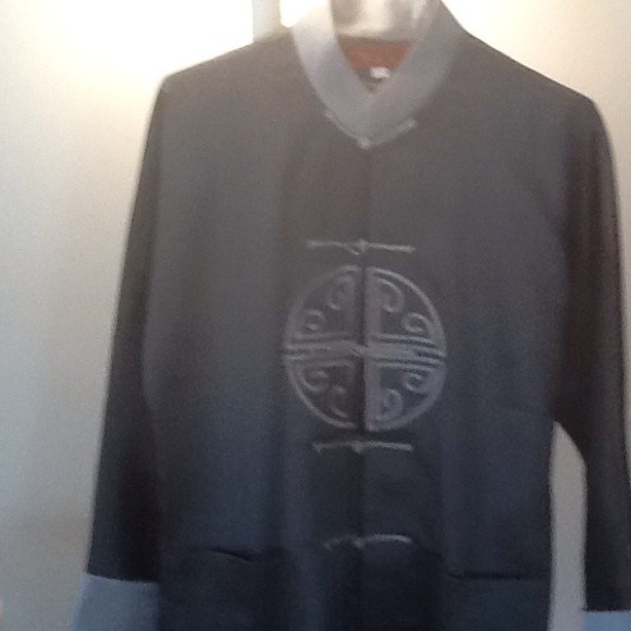 Two tone gray silk Chinese man's jacket - Picture 1 of 4