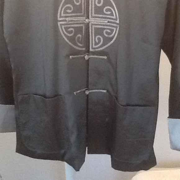 Two tone gray silk Chinese man's jacket - Picture 2 of 4