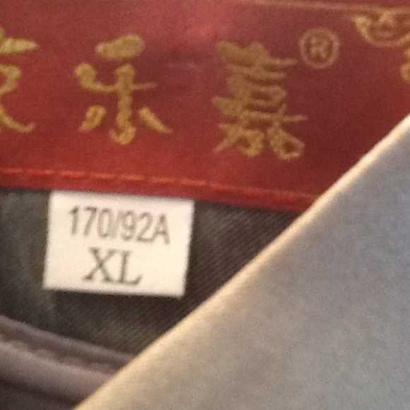 Two tone gray silk Chinese man's jacket - Picture 3 of 4
