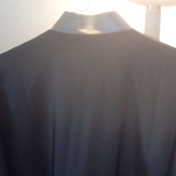 Two tone gray silk Chinese man's jacket - Picture 4 of 4