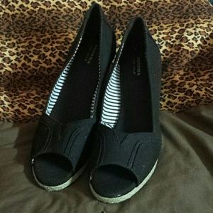 Black open toe wedges