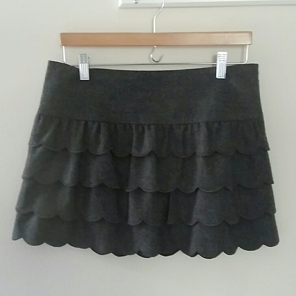 *SOLD* DKNY tiered scalloped edge skirt in wool