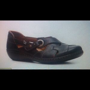 Price Cut ✂️✂️Clarks - Ashland India Flat/Black