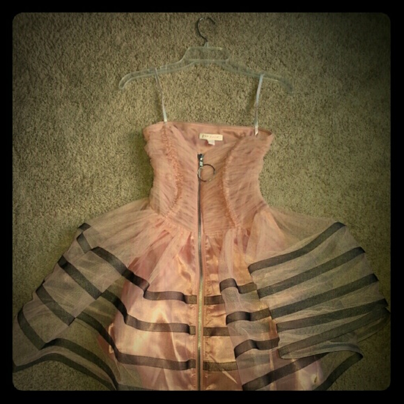 Betsy Johnson pink runway lace Film Noir strapless