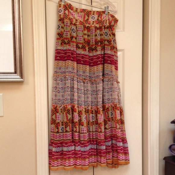 🎀SOLD🎀Aztec skirt. Great colors! - Picture 2 of 4